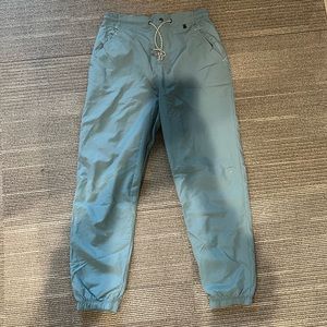 Size medium, I ordered the wrong size, they are really comfy.